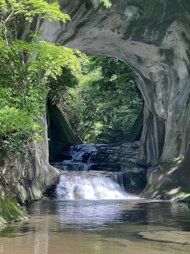 濃溝の滝・亀岩の洞窟